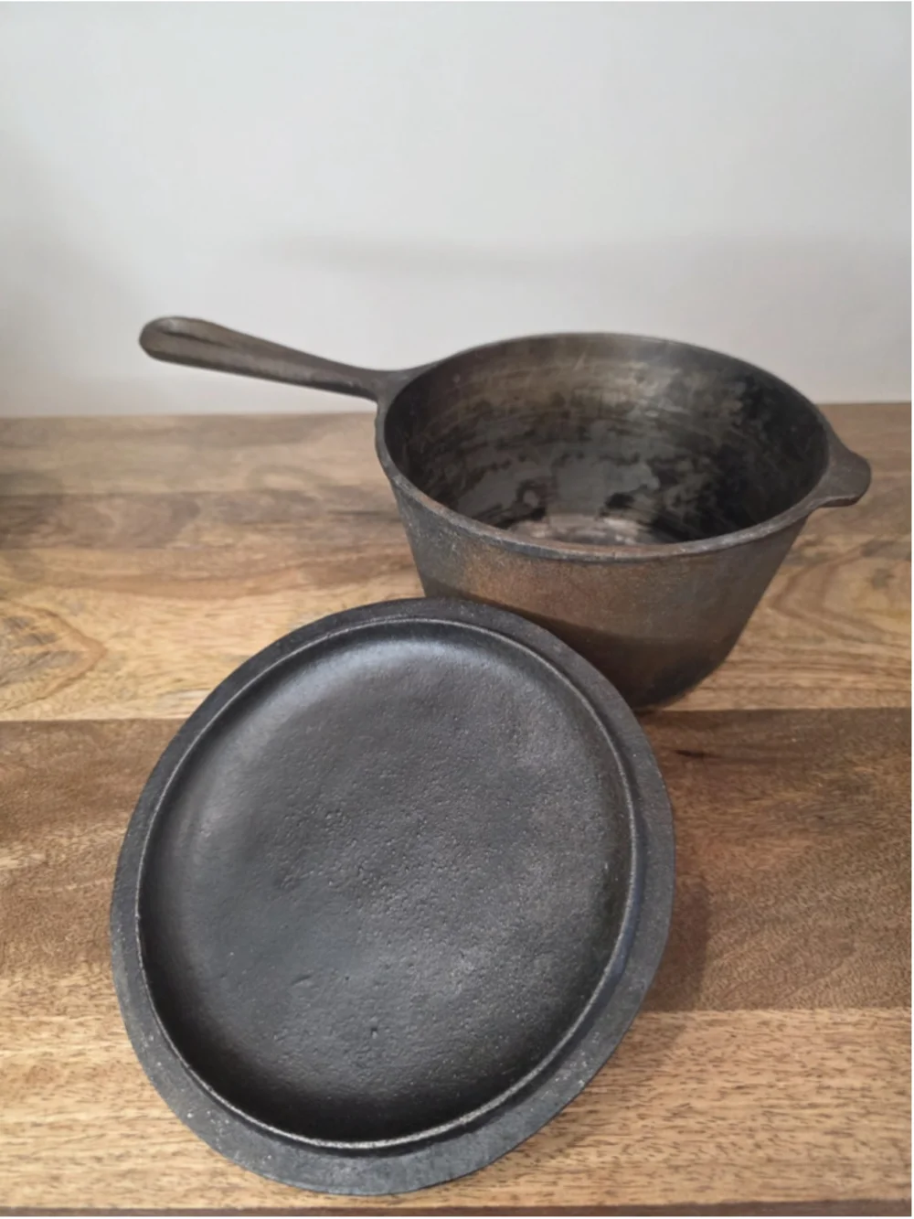 Vintage Taiwan Cast Iron Sauce Pot w/ Lid 5.5